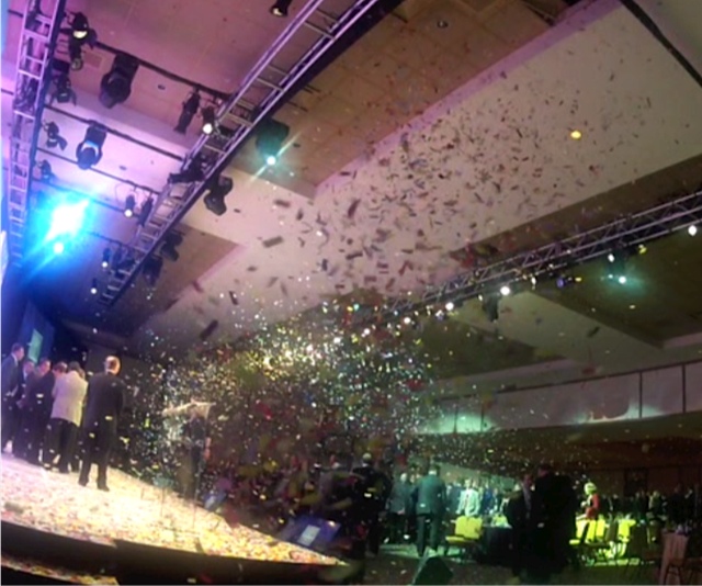 Continuous flow confetti cannons